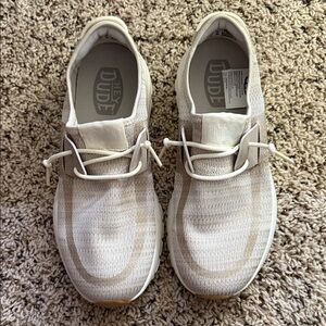 Sz 9 Hey Dude Ladies Casual Beige Shoes